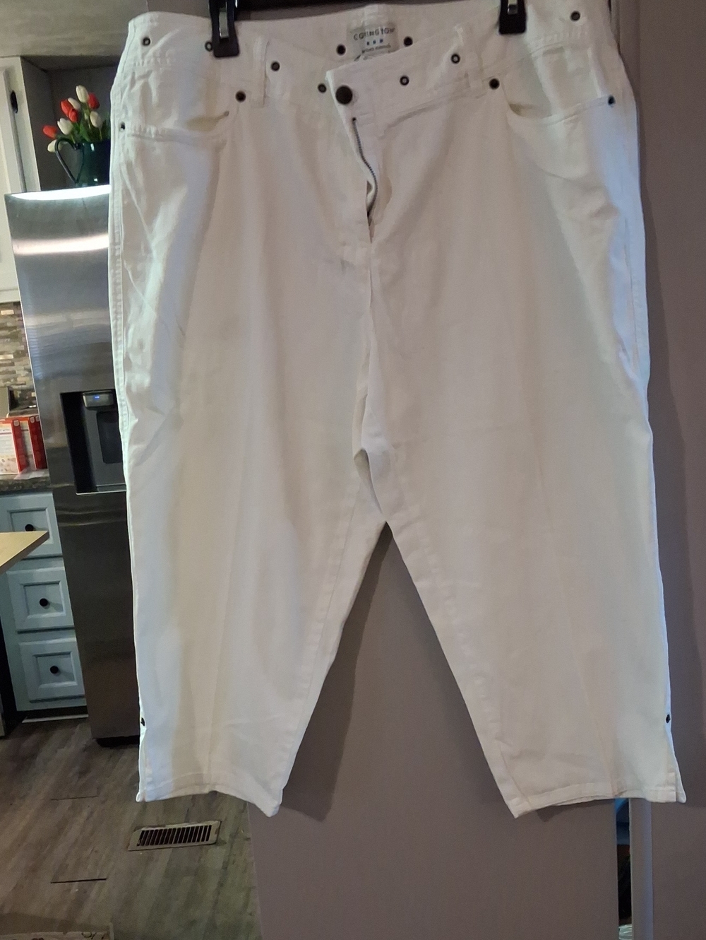 Womens White Cotton Capris
